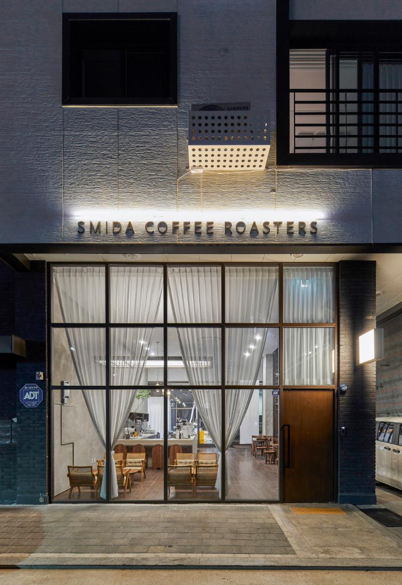 35 坪斯米达咖啡厅，木质装点简约风情-2