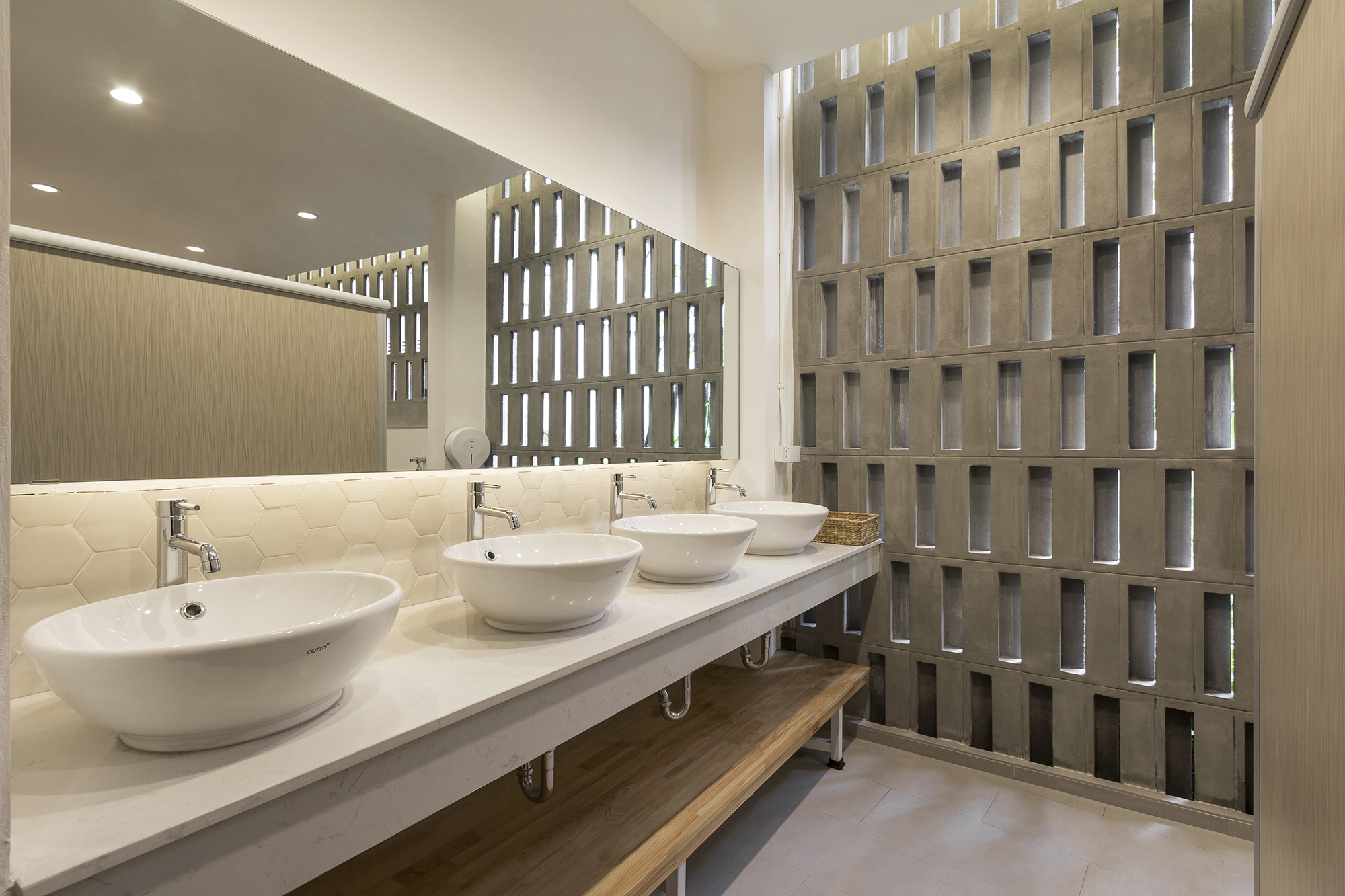 Hidden Garden Hostel / Full Scale Studio-44