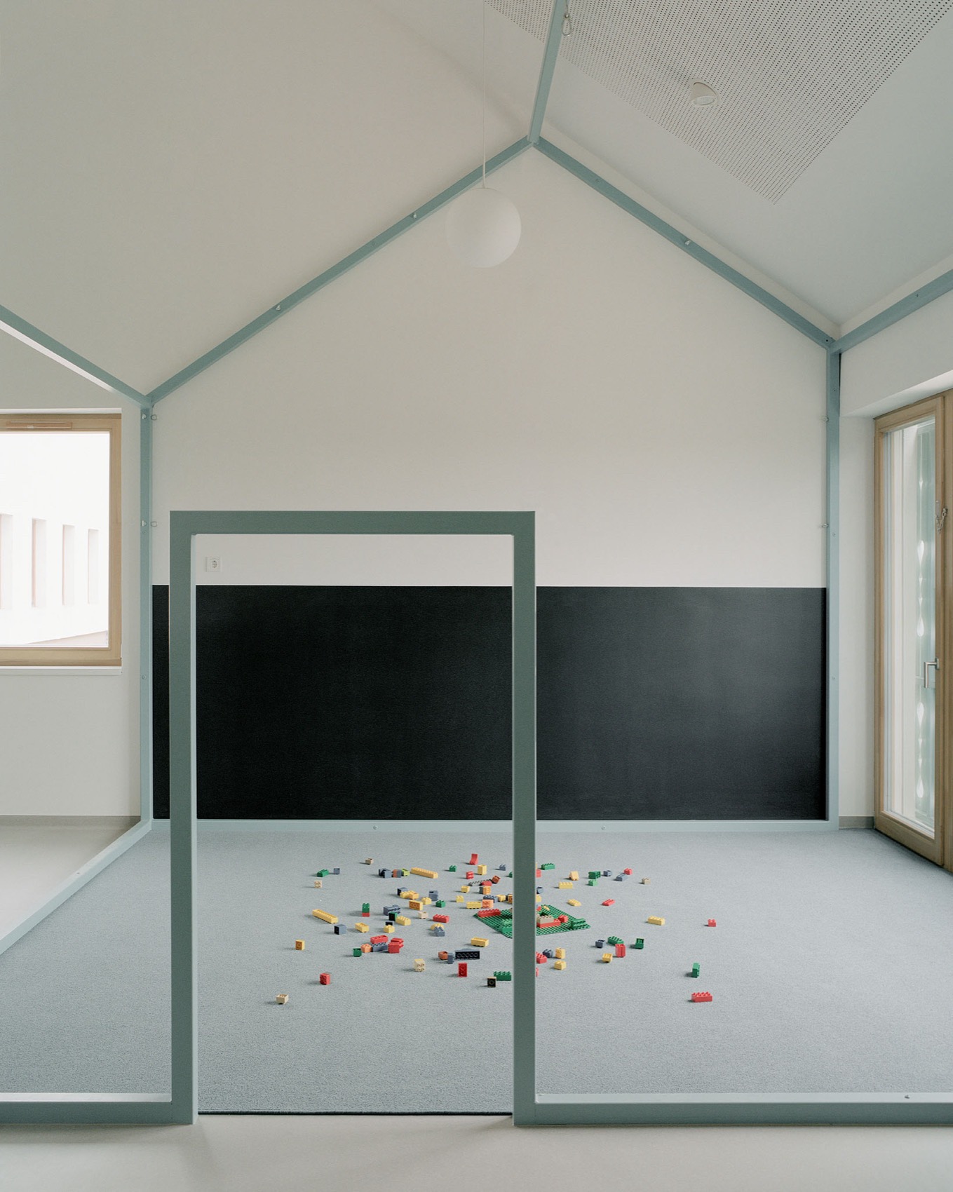 教堂后院中的幼儿园，匈牙利 / Archikon Architects-38