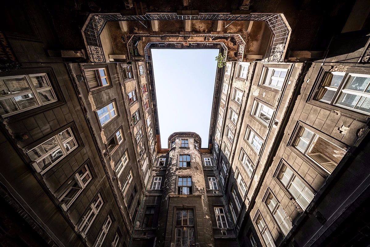 穿越天空的隧道 | 摄影师 Zsolt Hlinka 的几何建筑视觉-9