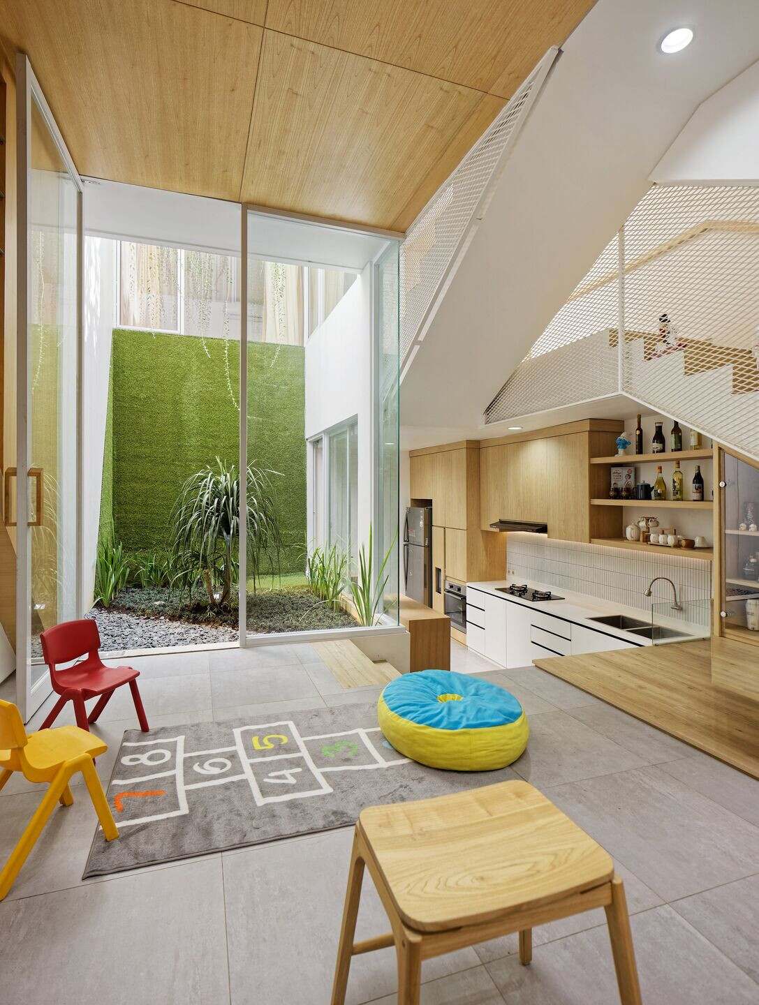 印尼狭地住宅，三角天花板创造宽敞空间-33