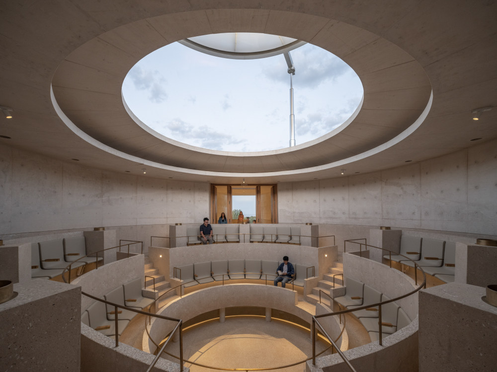 降落在阿那亚广场上精密音乐盒子的混凝土礼堂设计丨中国秦皇岛丨直向建筑-11