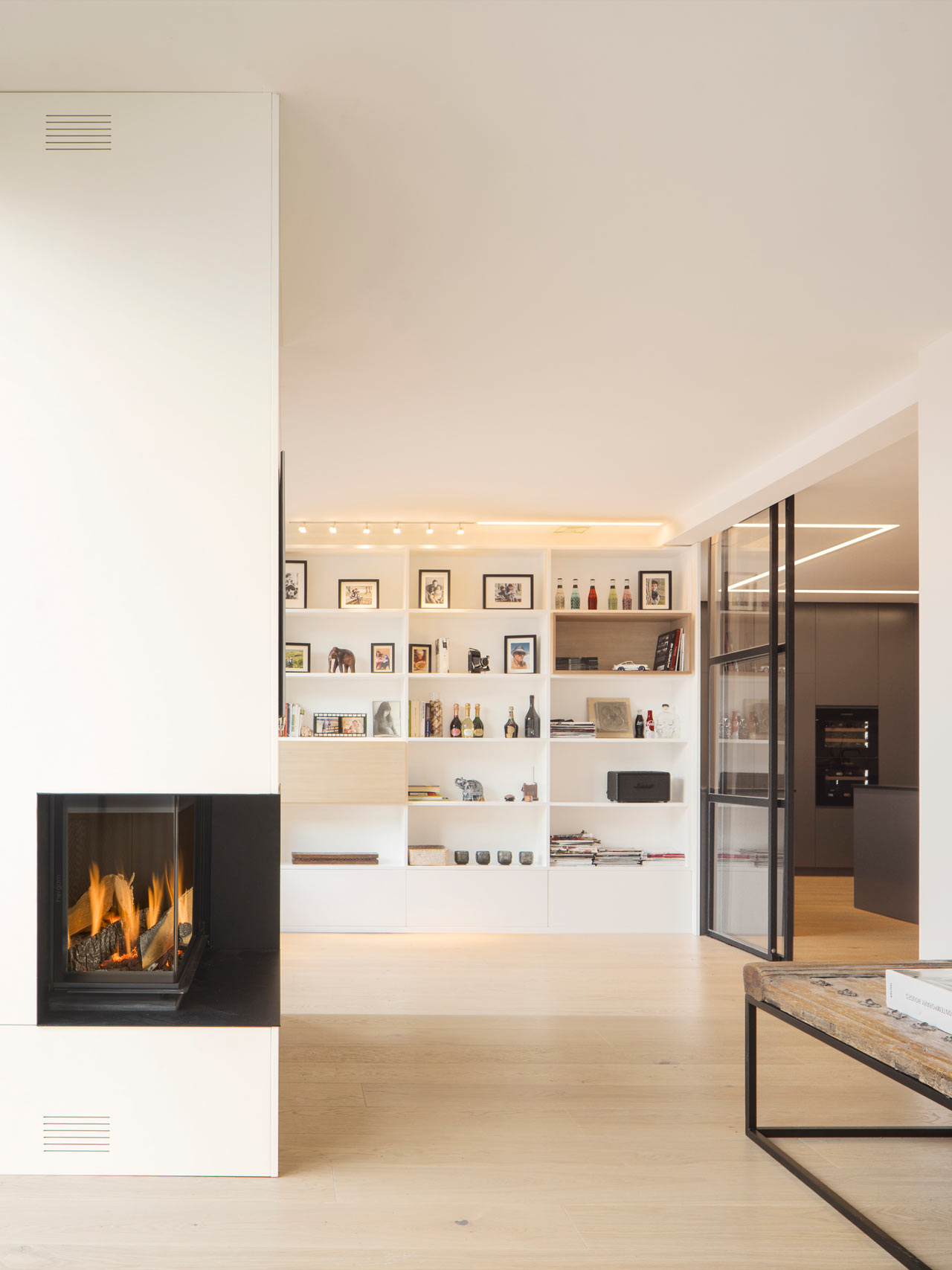 A Barcelona Penthouse Grounded in Natural Light and Black Accents-4