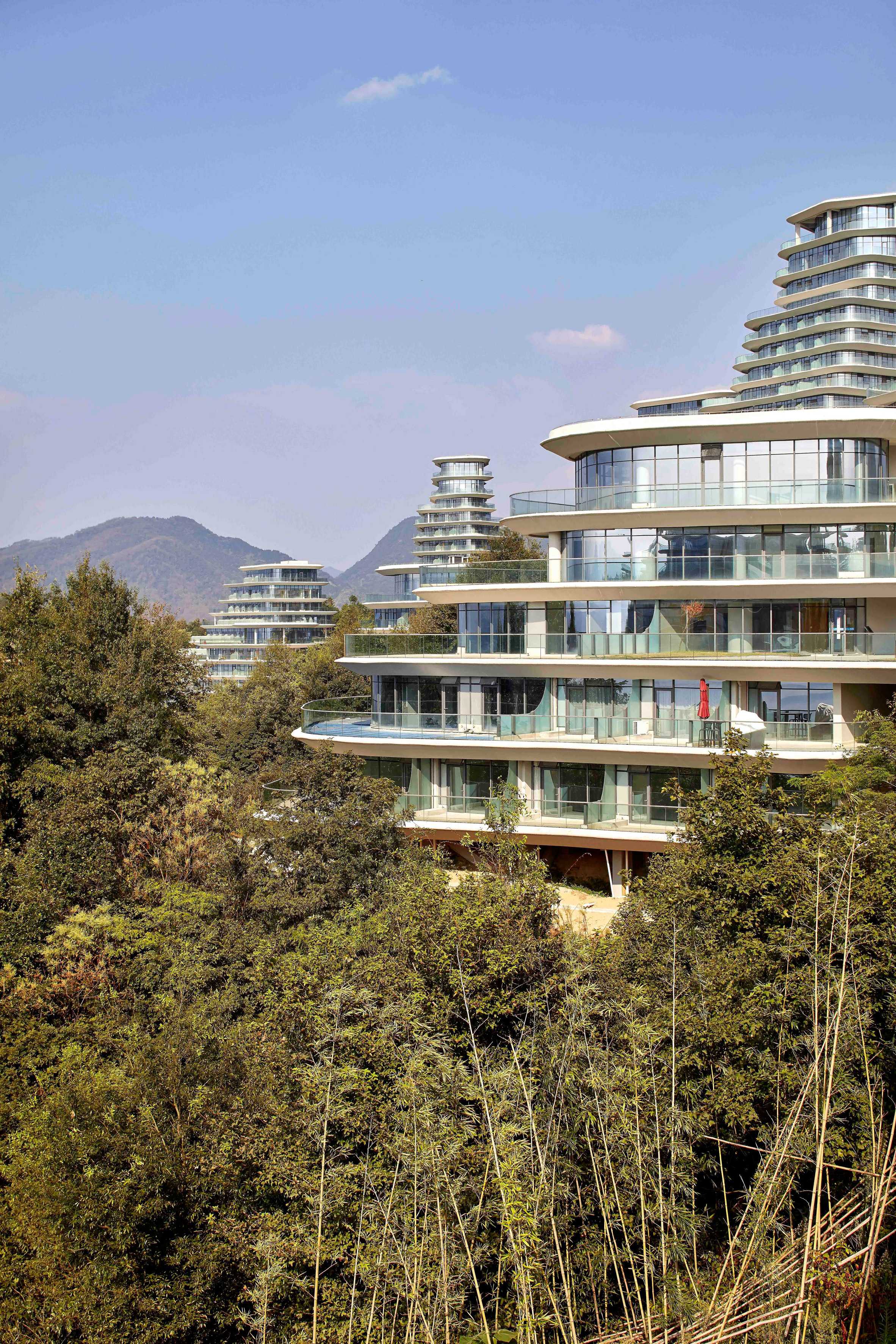 Hufton + Crow photographs MAD's Huangshan Mountain Village at dawn-32