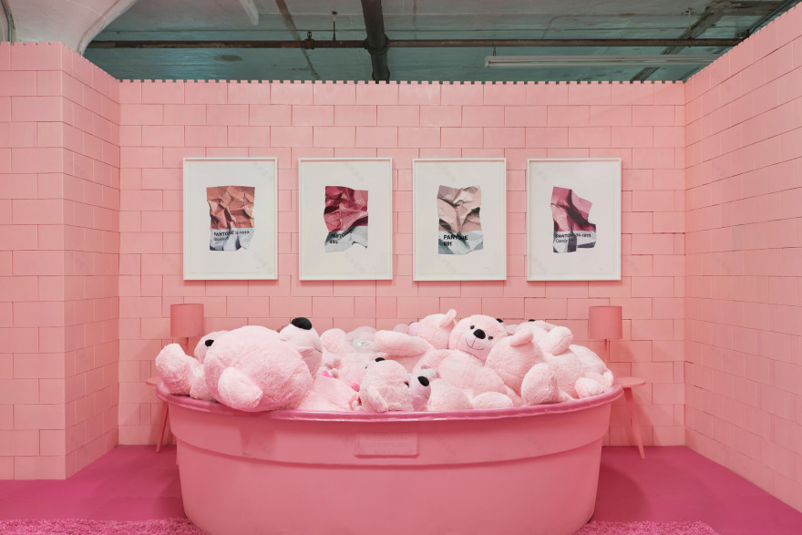 Monochrome exhibition in Brooklyn comprises single-coloured rooms-14