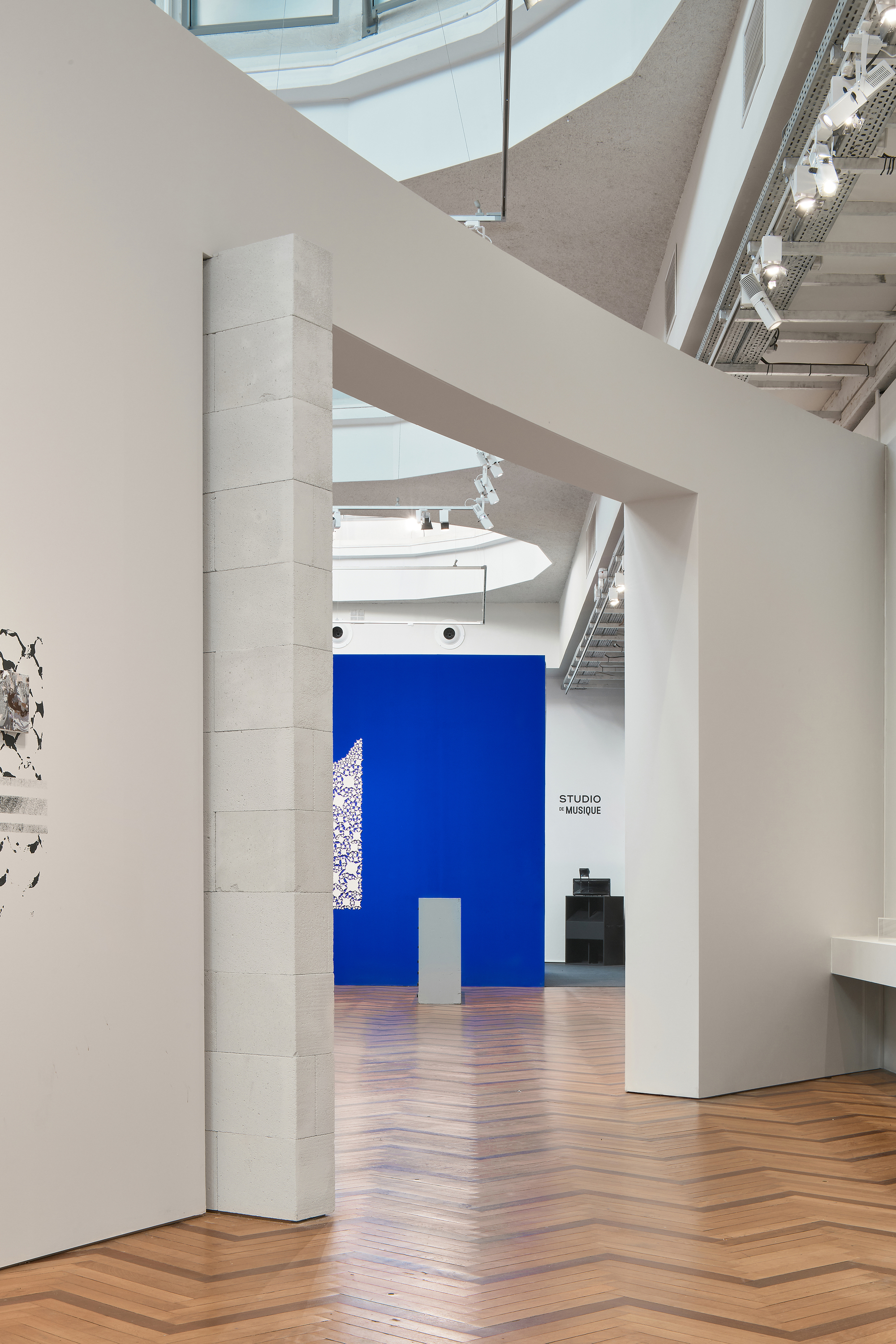 Banlieues Chéries Exhibition / Roll-8