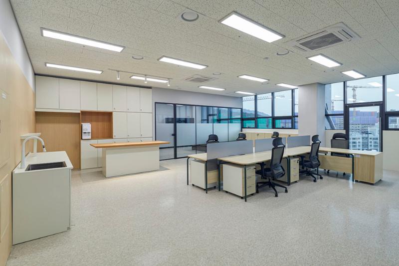 简约清新 40 平办公空间设计-2