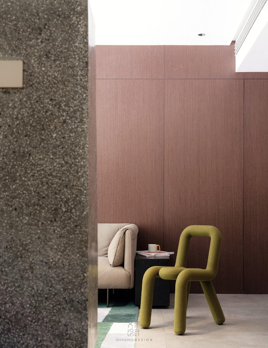 蓝色乳胶漆玄关,水磨石装饰的现代家居设计-9