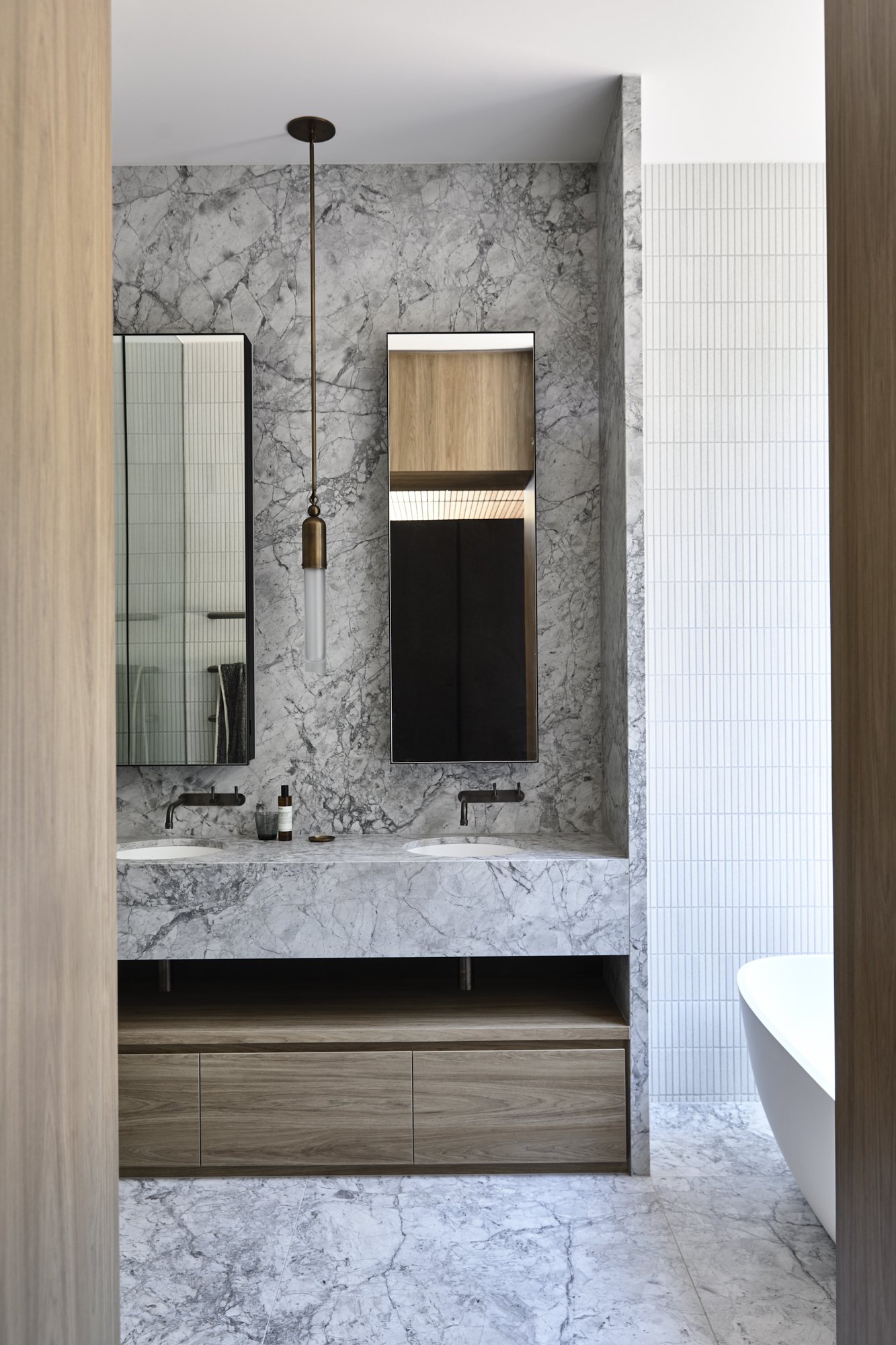 主岭别墅（注：House也可根据实际情况译为住宅府邸等，这里别墅较常用） -57