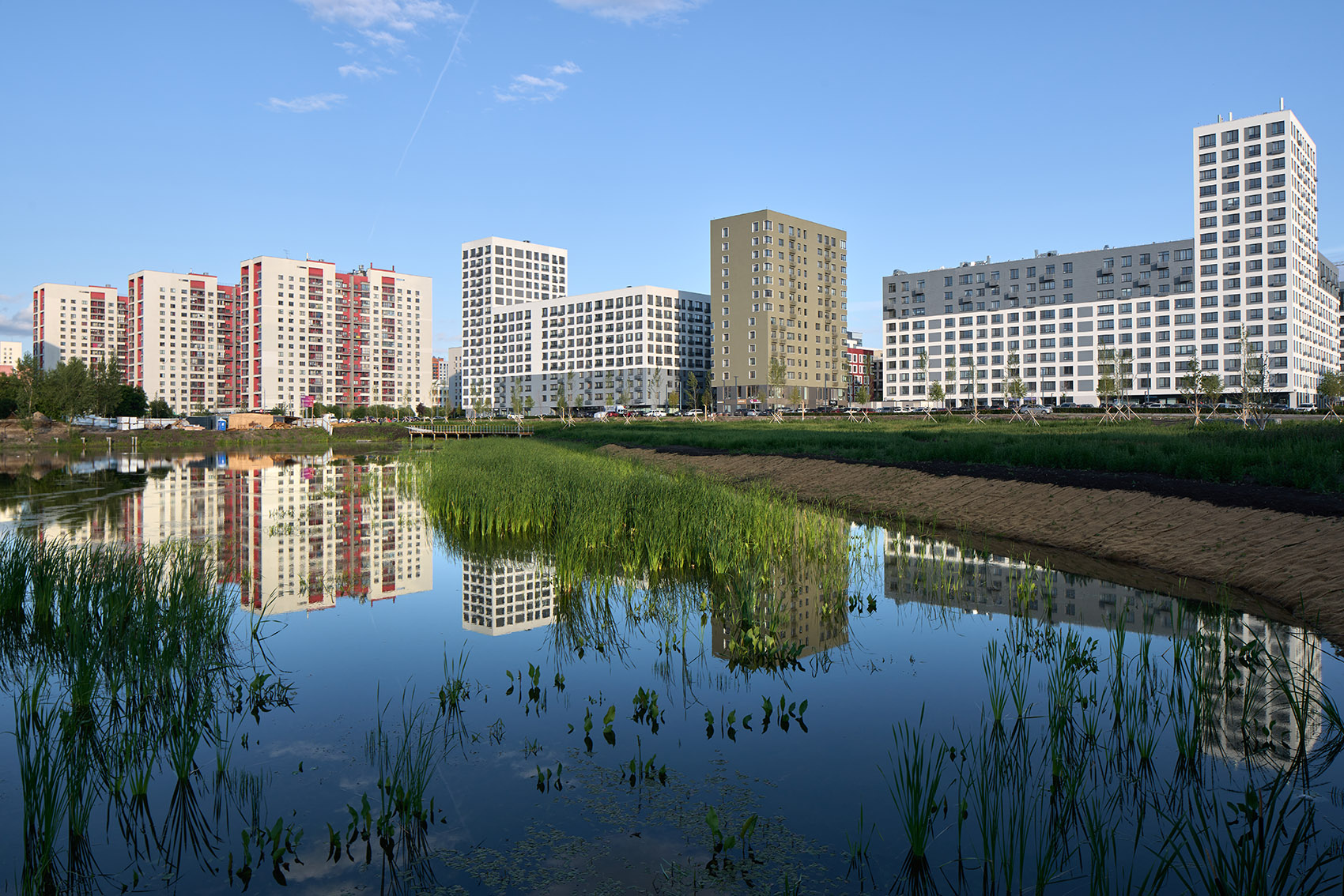 俄罗斯住宅区的雨水花园丨Brusnika-10