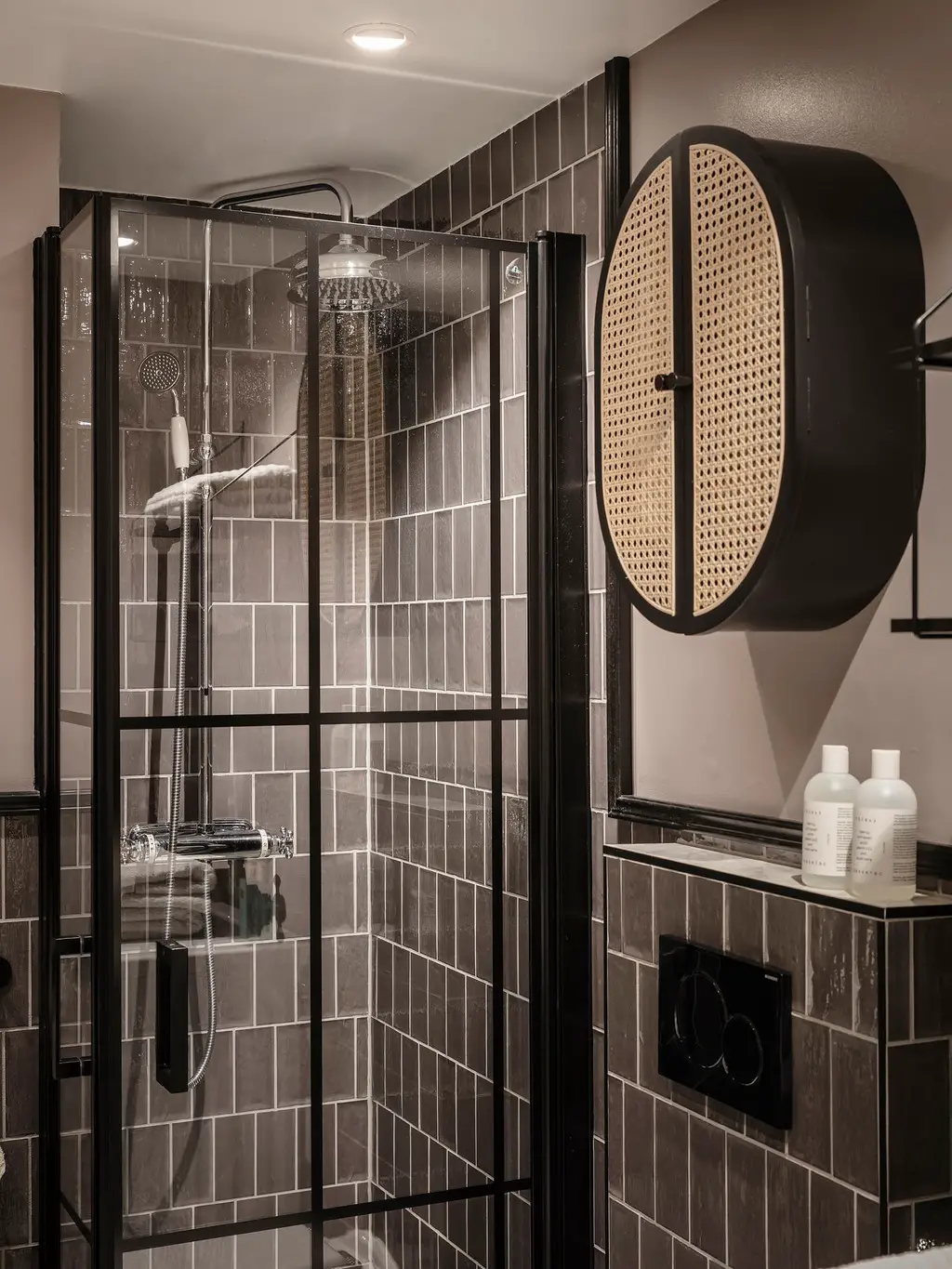 古雅 Göteborg 公寓的现代斯堪的纳维亚风格翻新-16