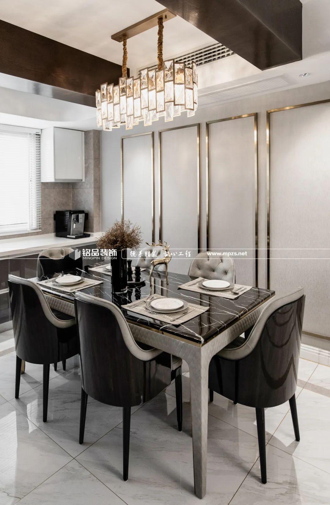 龙湖滟澜山现代轻奢案例，客餐厅打通扩容 1/3-35