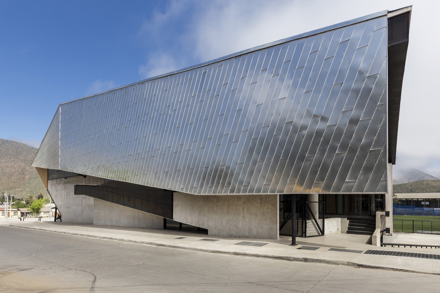 智利 Salamanca 市 9 年匠心之作 · 公共空间与体育设施的完美融合-42