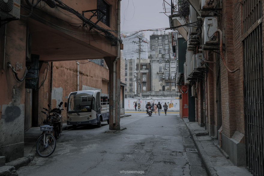 在被框选的画面之外 · 不如回到街头丨中国上海丨whyseeimage-41