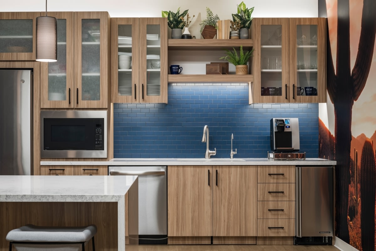 蓝色调的现代办公室设计丨美国亚利桑那丨EdgeQuarters-11