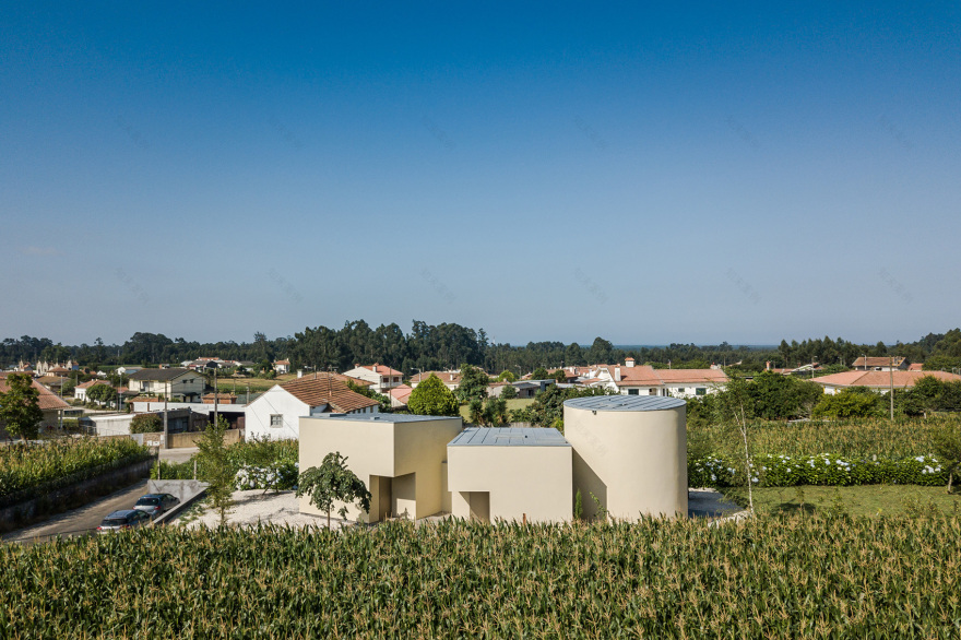 田野间的办公楼,葡萄牙 / Nelson Resende Arquitecto-77