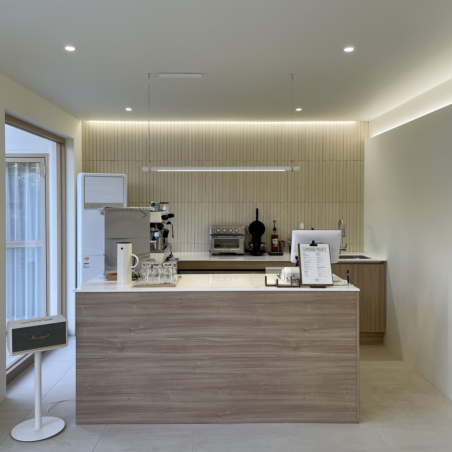 首尔“白洞”咖啡馆，简约风 12 坪空间设计-3