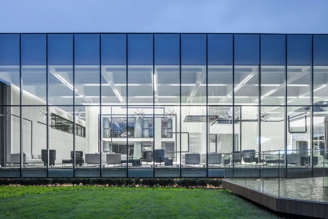 石家庄中电展示中心 / 纯净白色空间的诗意营造-4