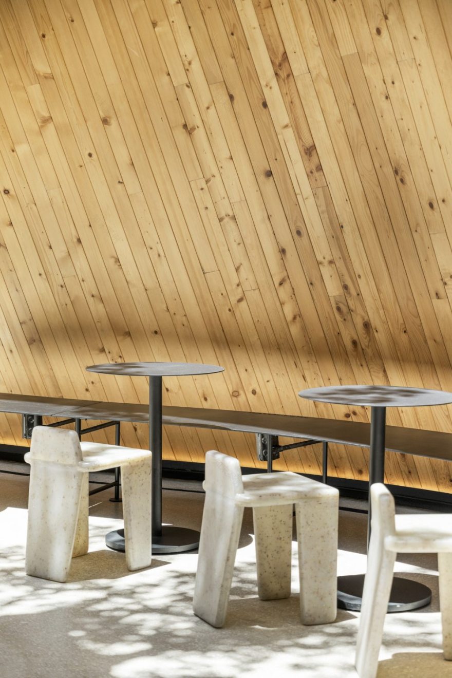 在建筑中生长的树汲取日式文化启发的独栋咖啡厅设计(Harudot)丨泰国春武里丨戈者设计-20