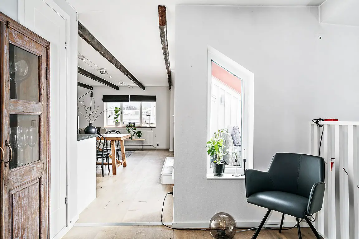 瑞典灰调复式公寓设计，中世纪城市美景尽收眼底-7