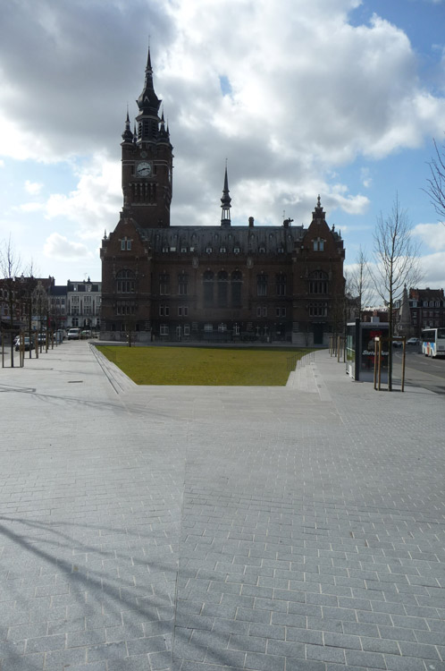 历史交织的阿尔芒提埃尔广场-10