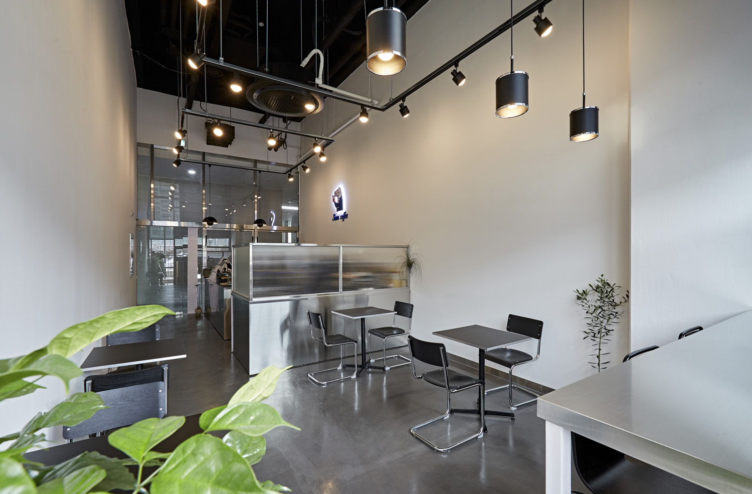 极简风 11 坪咖啡店，打造舒适空间-2