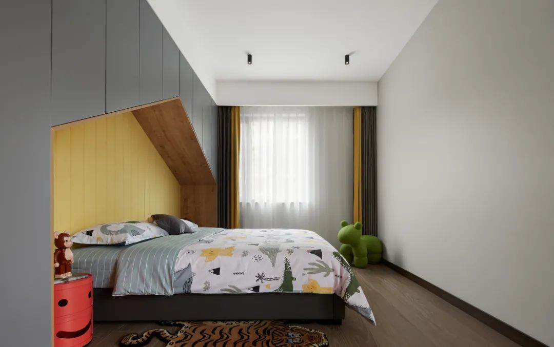 圣日尔曼大道的极简浪漫 | 黑白灰++ 铁锈红的家-92