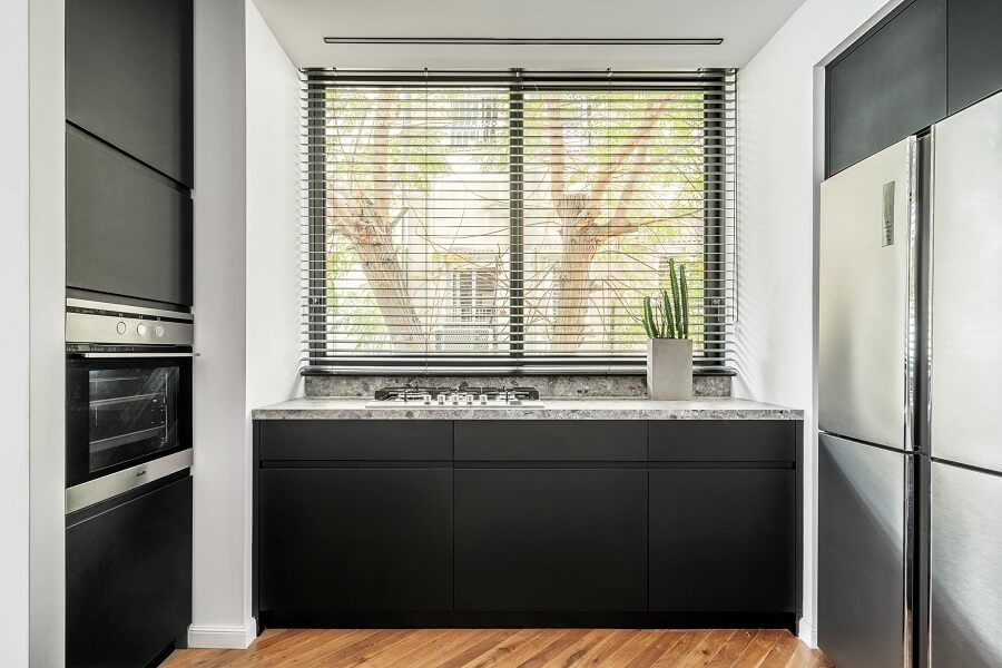 100 מר בתל אביב: המעצב של החבר שלי, מעצב שלי. - WALLS : WALLS-35