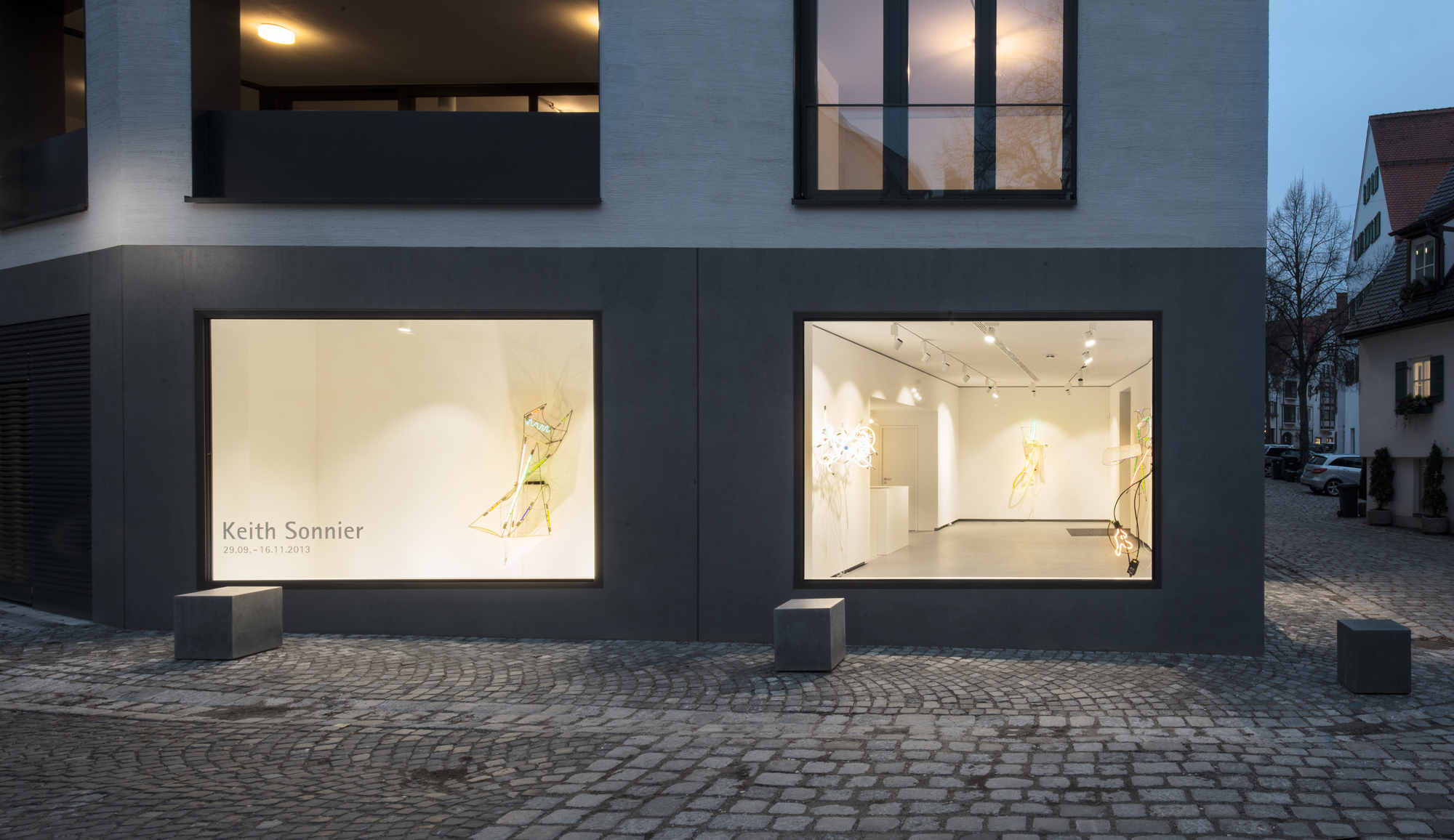 乌尔姆历史古城新公寓楼,双坡屋顶与玻璃底商空间设计-22