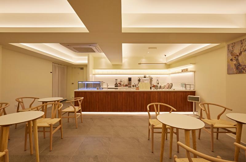 简约 18 坪咖啡厅，点睛之笔的咖啡元素-4