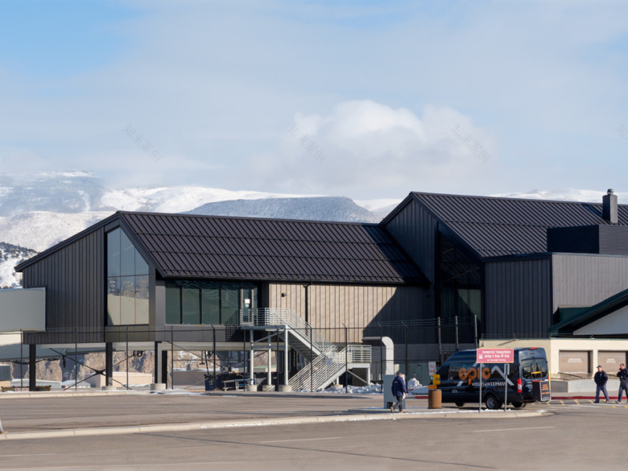 美国鹰县地区机场候机厅-3