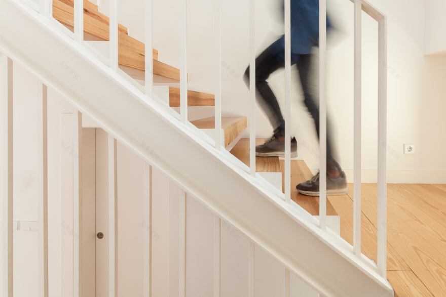 里斯本塔帕达教堂旁现代家庭住宅-47