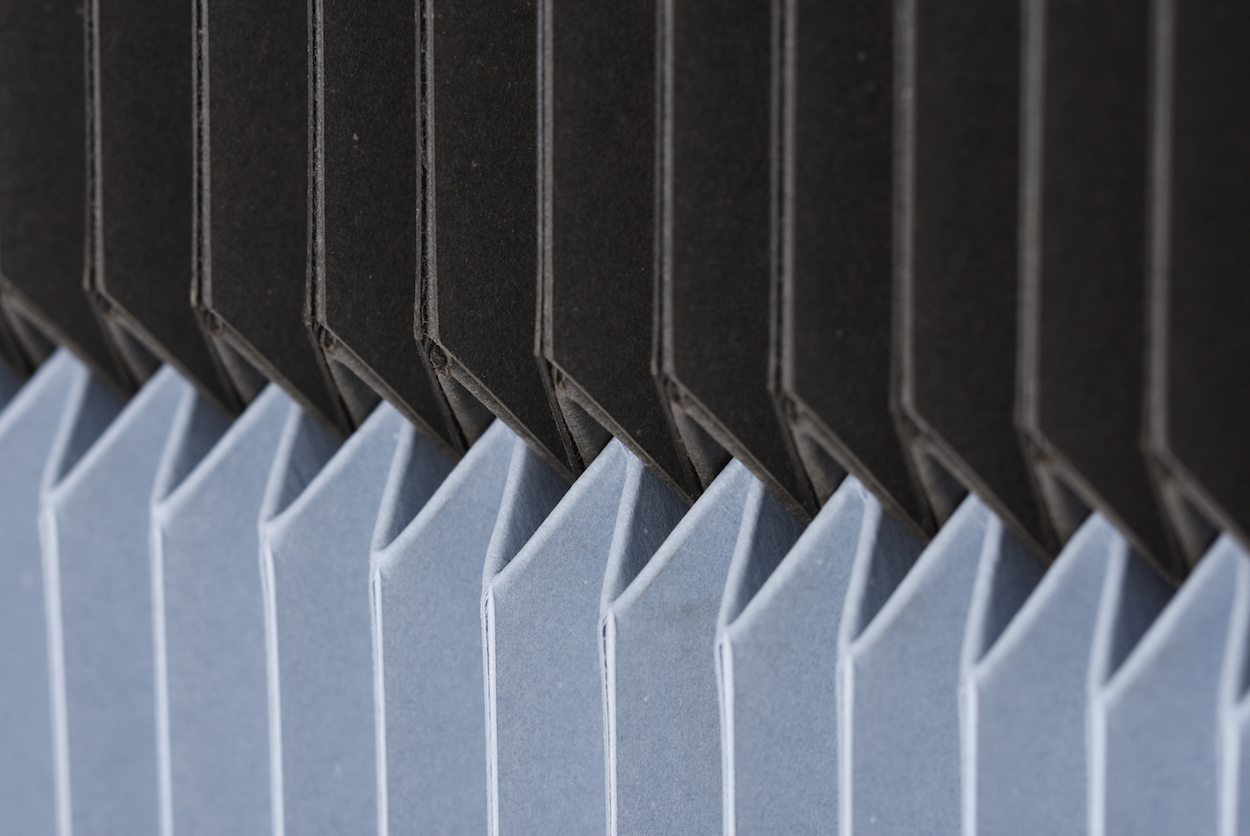 Oguchi 设计的褶皱纸板架和盒钟-2