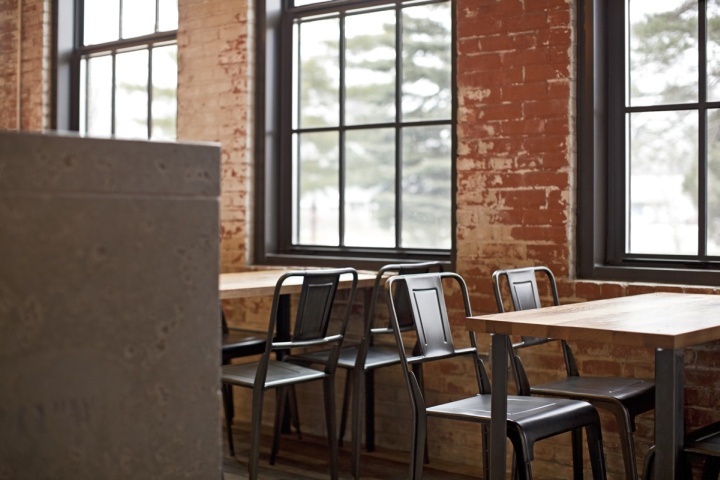 Michigan 百年老厂房变身为现代手工威士忌酒坊，历史与未来交融-11