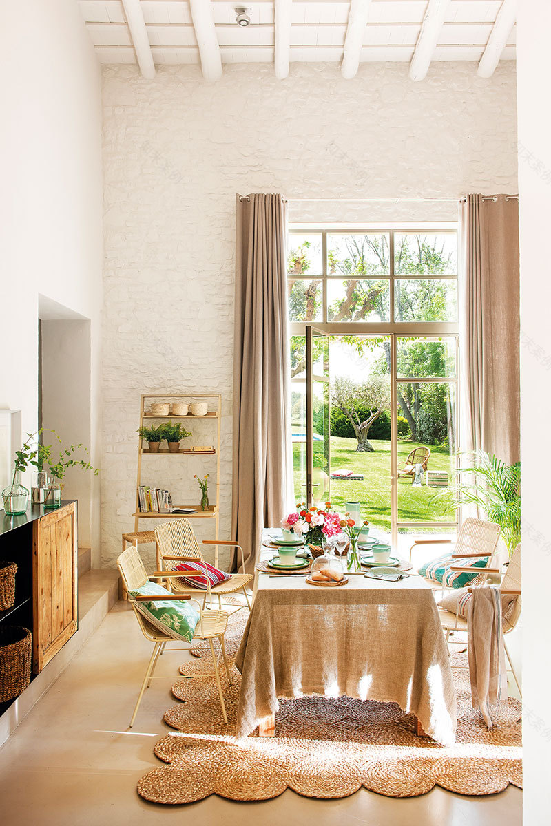 西班牙石屋 | 白色调与自然元素打造的清凉夏日空间-6