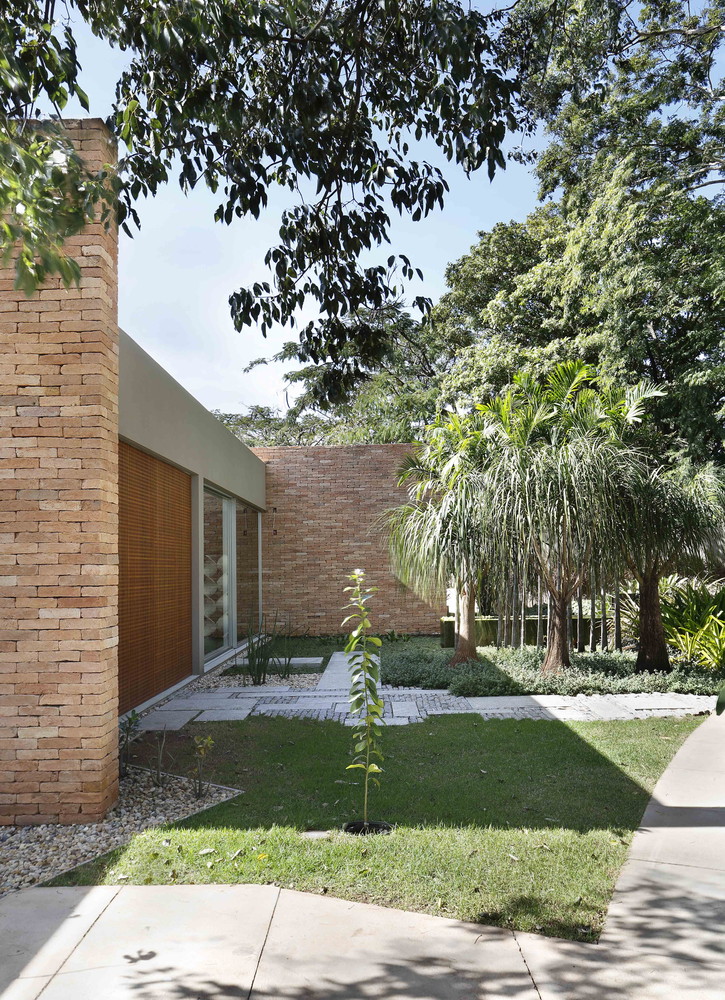 巴西 Bourgainvile 2 House · 家庭共享的现代空间-26