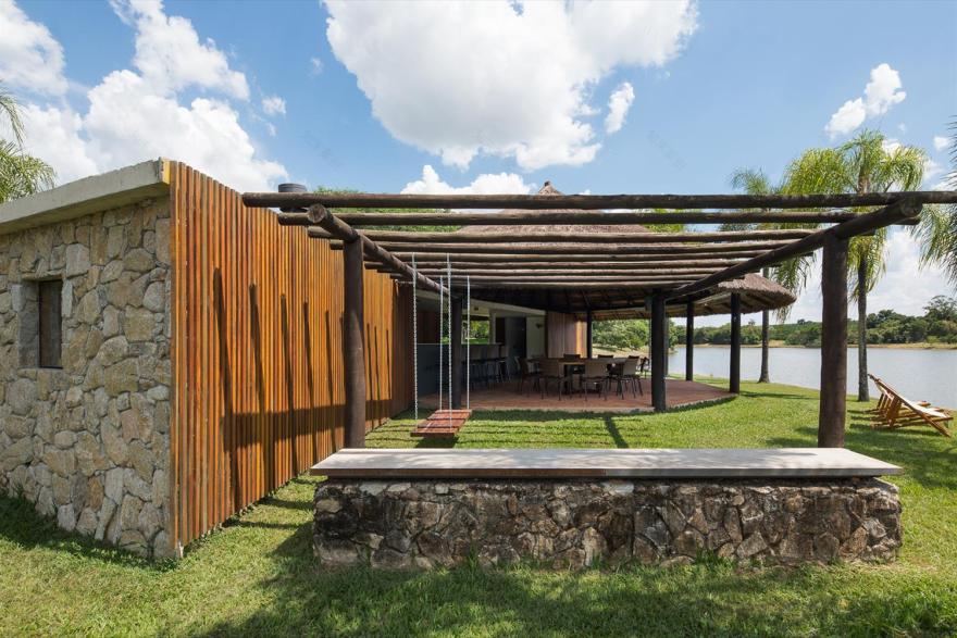 巴西乡村湖畔的半开放式休闲亭设计-7
