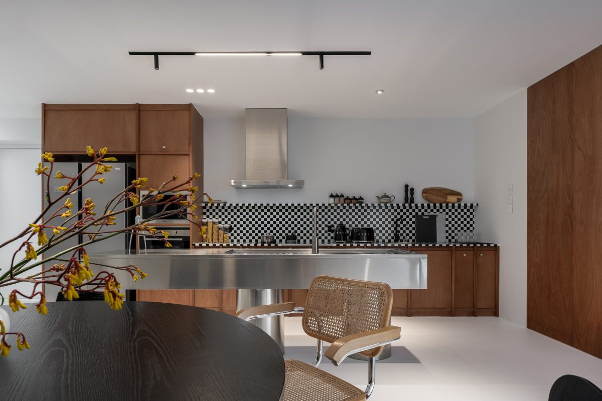 บ้านมินิมอล ของคู่รักนักออกแบบภายใต้กำแพงสีขาวสองผืน - room-3