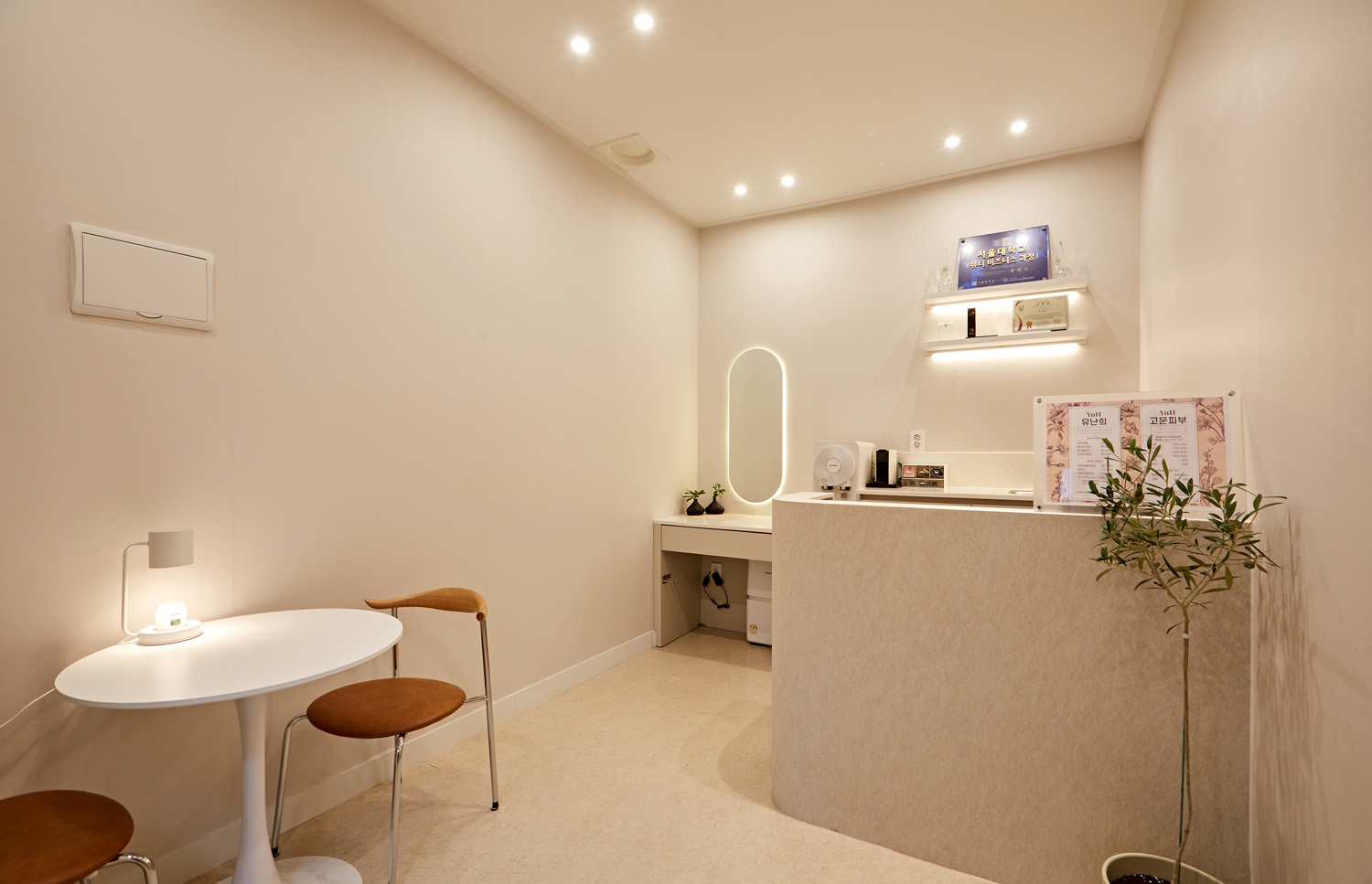 优雅温馨 12 平米皮肤商店设计-4