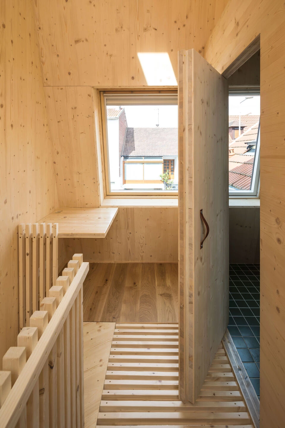 Gentilly 花园木质空中走廊住宅-25