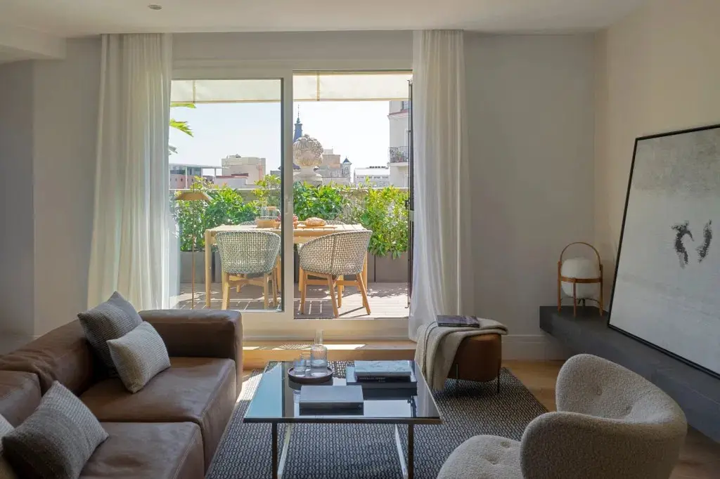 巴塞罗那古典建筑中的现代顶层公寓-6