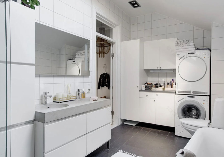 瑞典优雅公寓设计,浪漫倾斜屋顶与现代装饰的完美融合-23