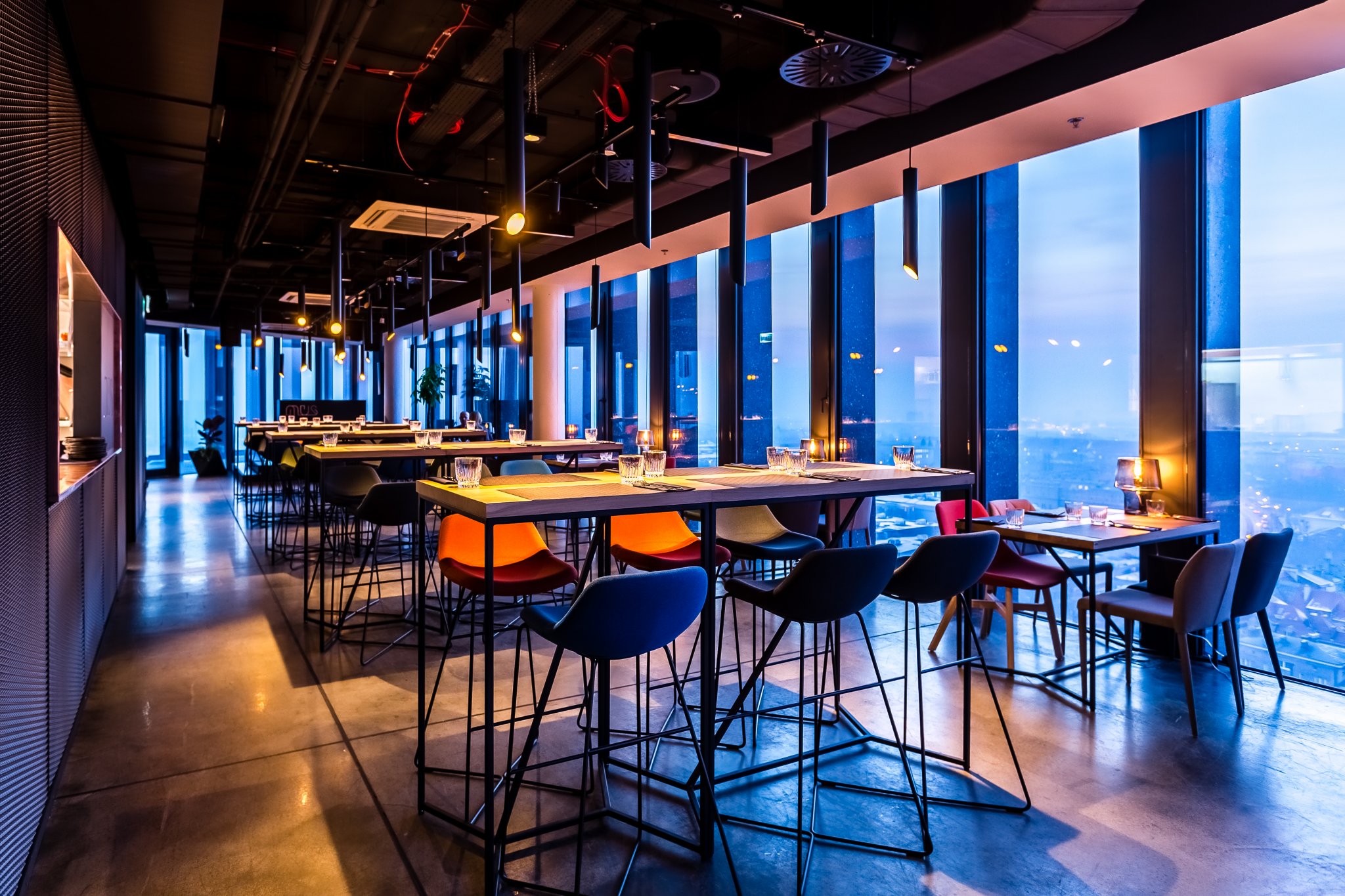 都市之巅 · MUS 餐厅的现代空间设计-13