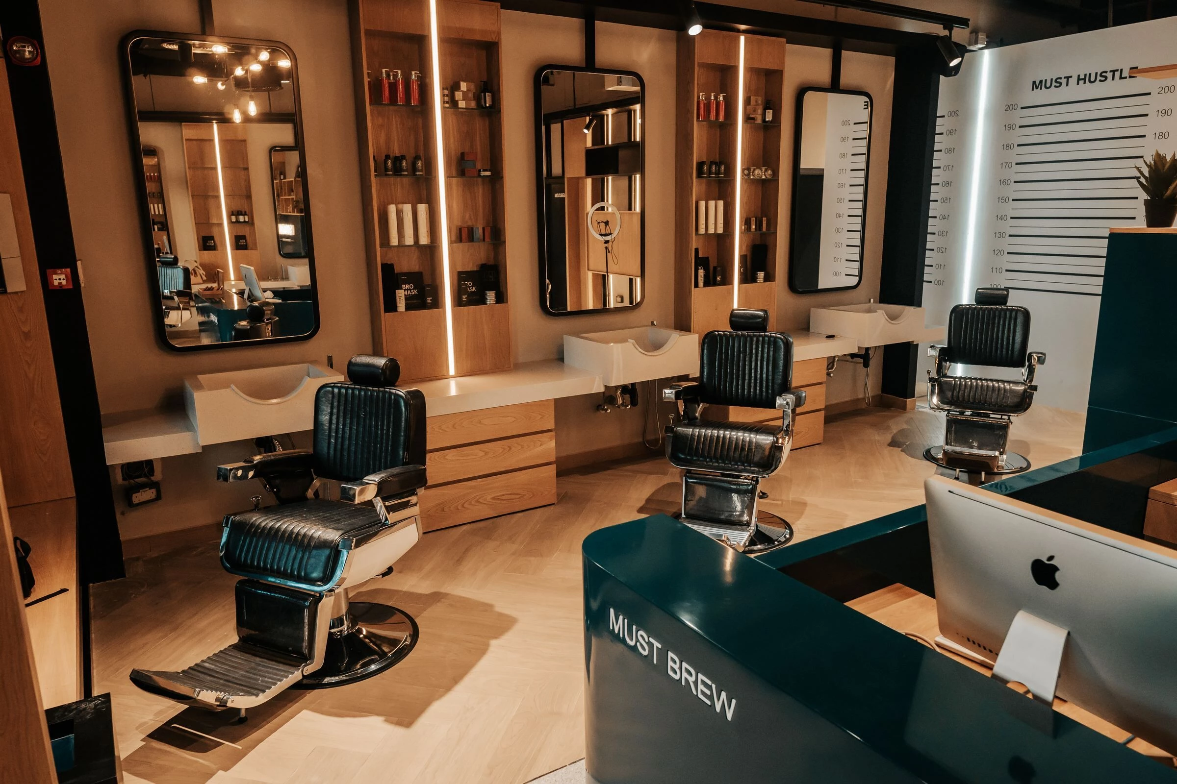 MustDash 理发店丨阿联酋迪拜丨The Trouvaille Studio-26