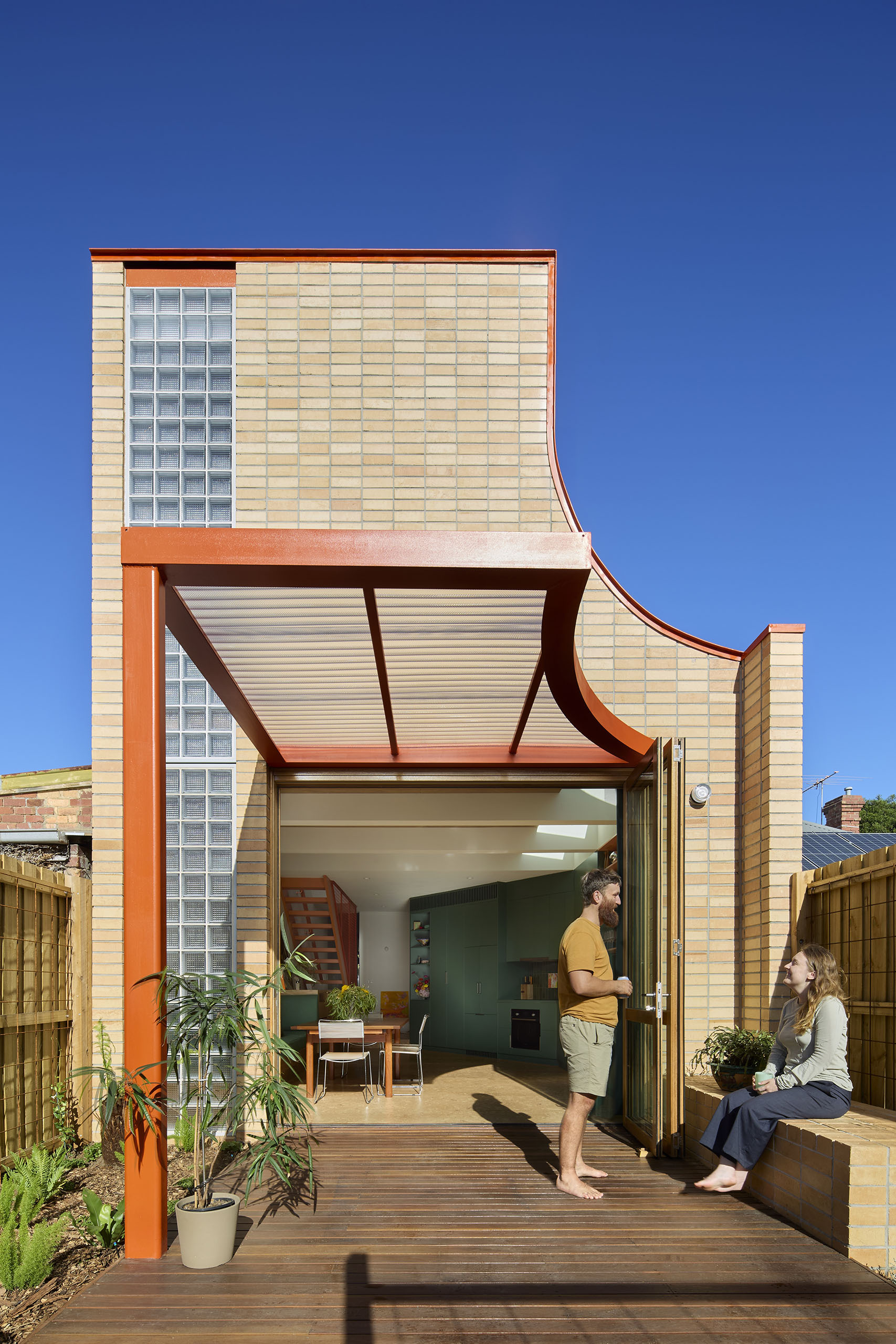 一个聚会的场所(这里House结合语境意译为场所更合适,如果直译为房子也可以,即一个聚会的房子 ) 丨澳大利亚墨尔本丨Sibling Architecture-12