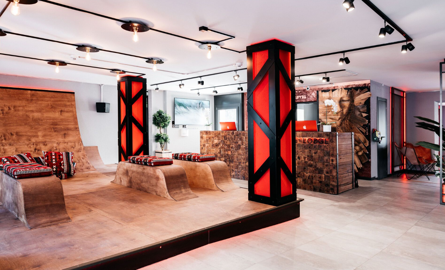 ALAIA LODGE 酒店大堂设计丨瑞士-2