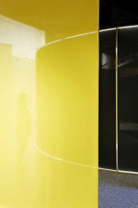 Poly ShowRoom 胡文杰设计透明空间-36