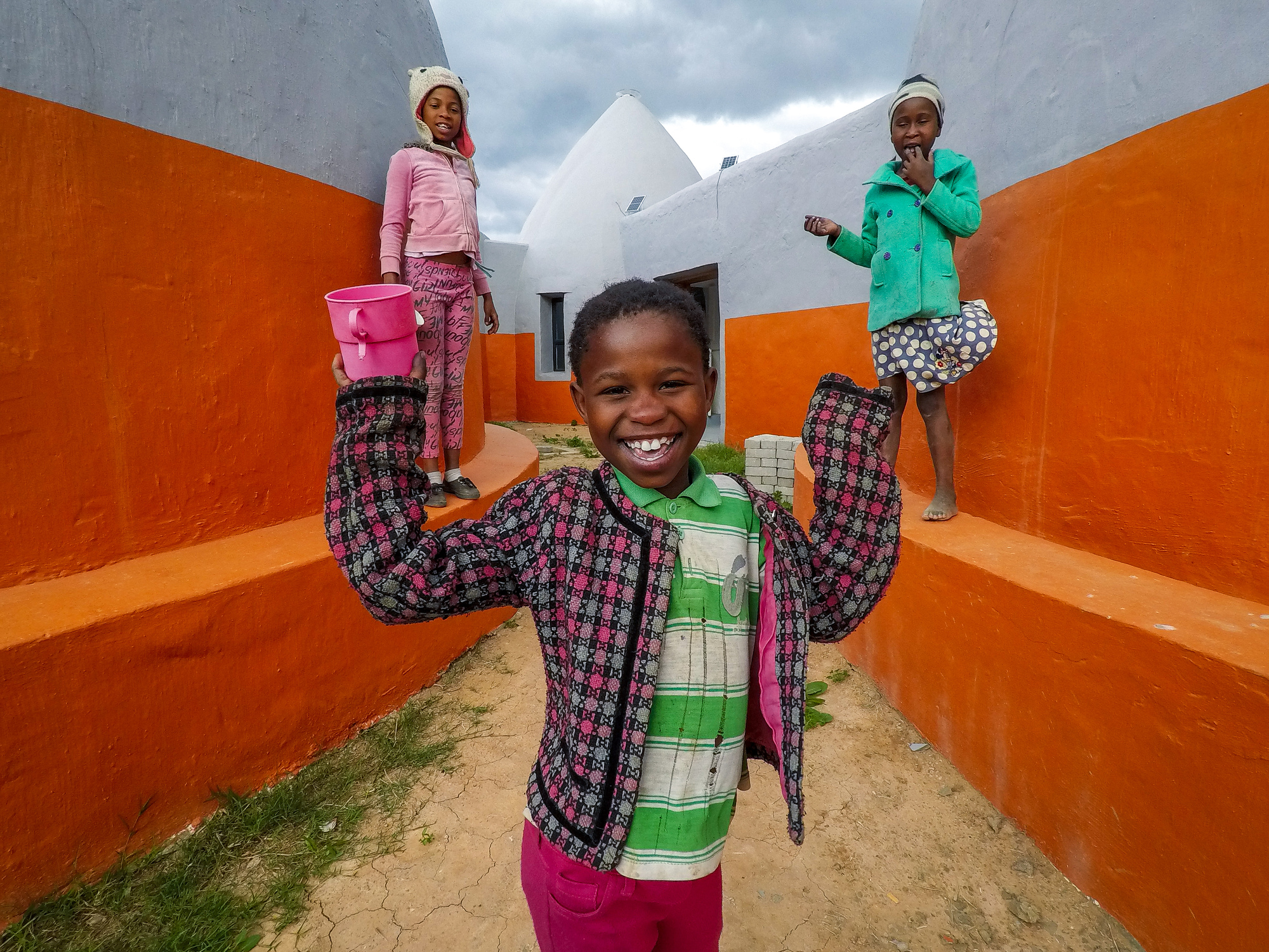 南非 Langbos 社区儿童中心 | 土筑多功能空间-17