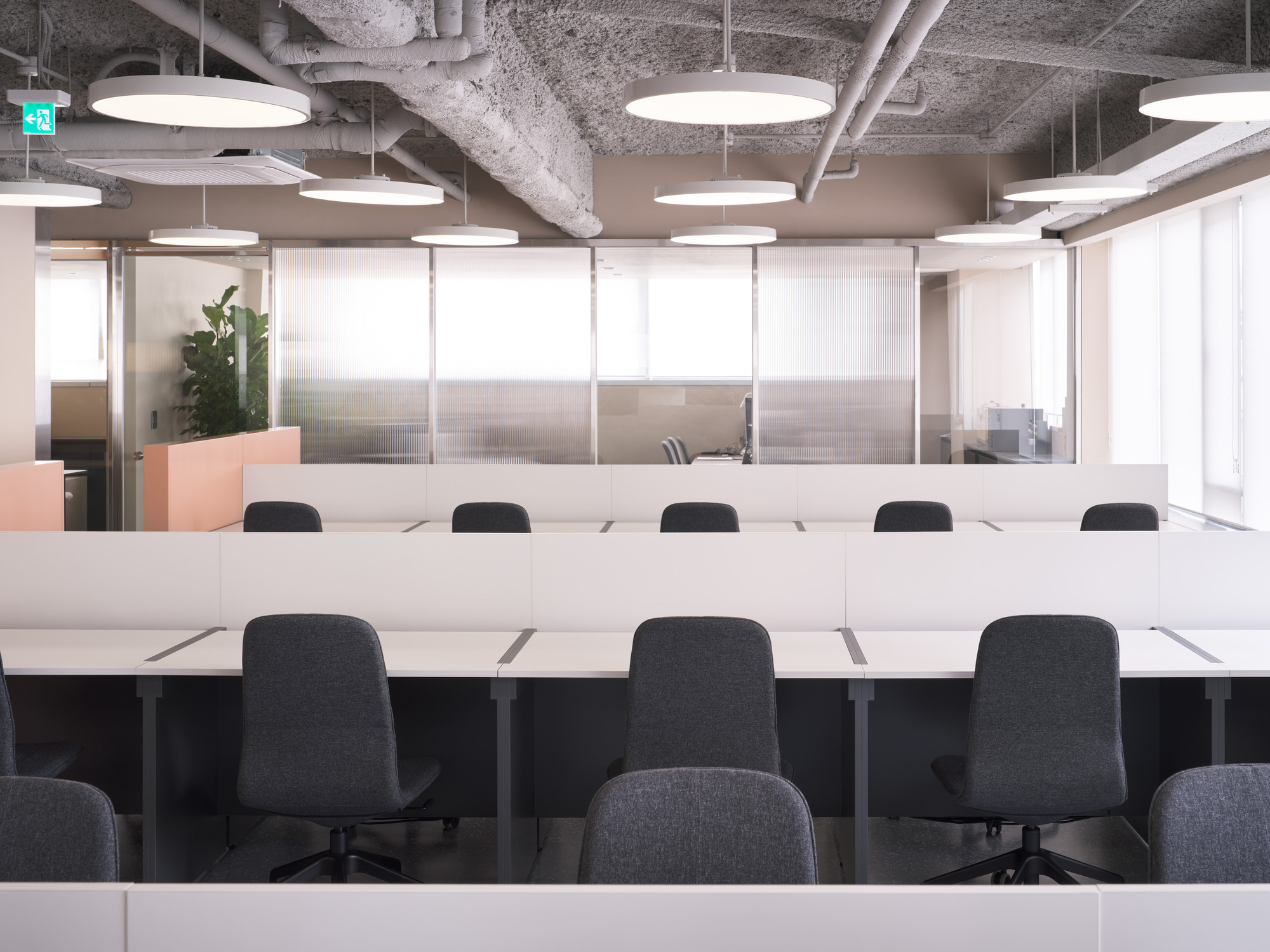 Apartmentary Dosan Offices and Showroom / studio fragment-8