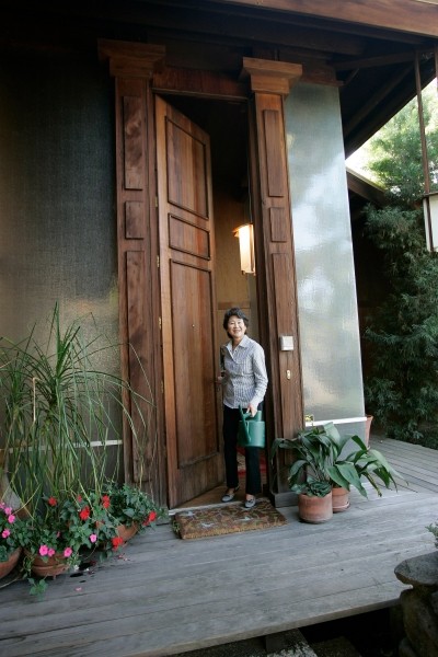 怡居（假设用于建筑名称，Yee音译可主要为怡 ，House一般指房屋、住宅等）

如果Yee是特殊人名、地名的专有翻译等特定情况，需根据具体背景进一步确定若以上回复不符合要求，请提供更多关于Yee的背景信息 -19